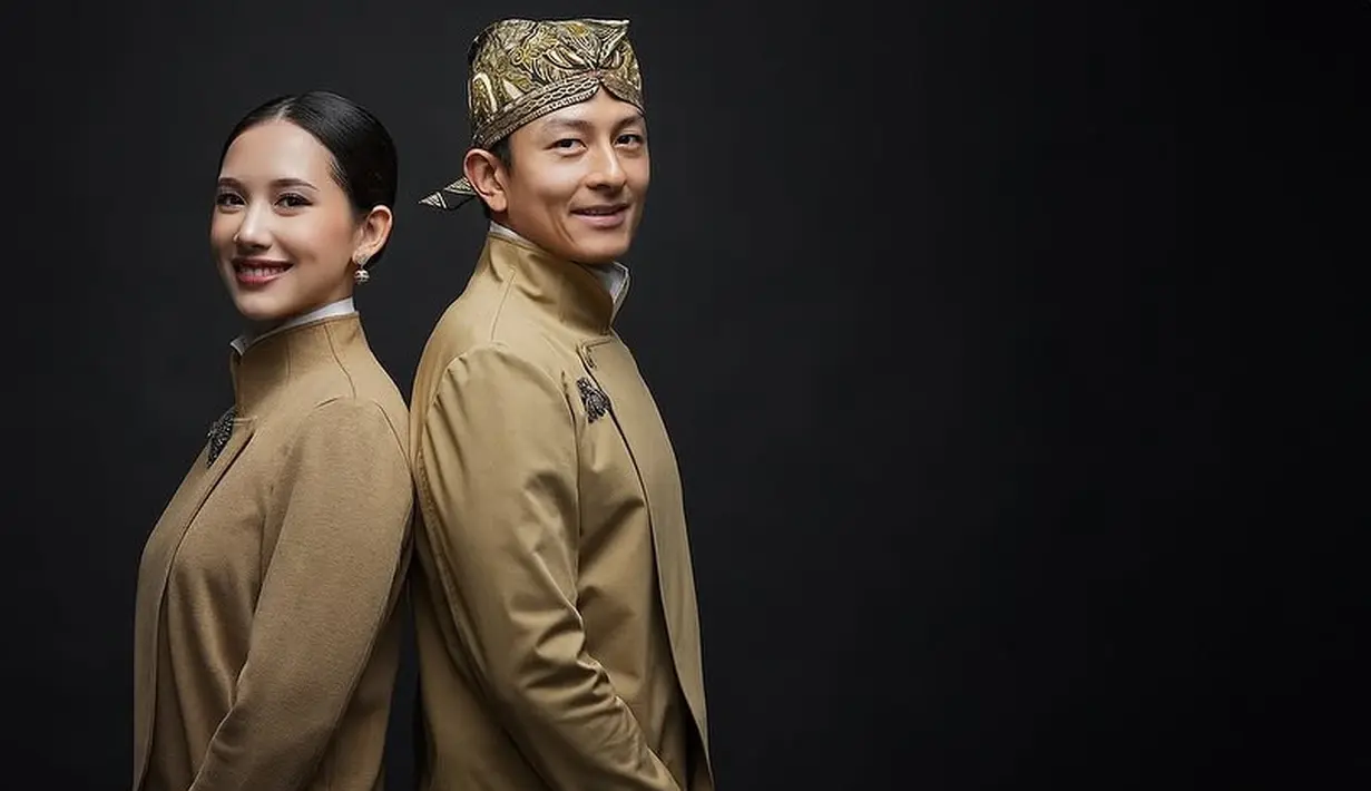 Tampilan Athina Papadimitriou dan Rio Haryanto yang tampil begitu bersahaja dalam foto prewedding. [Foto: Instagram/ Bridestory/ Foto by: @leonardiwedding]