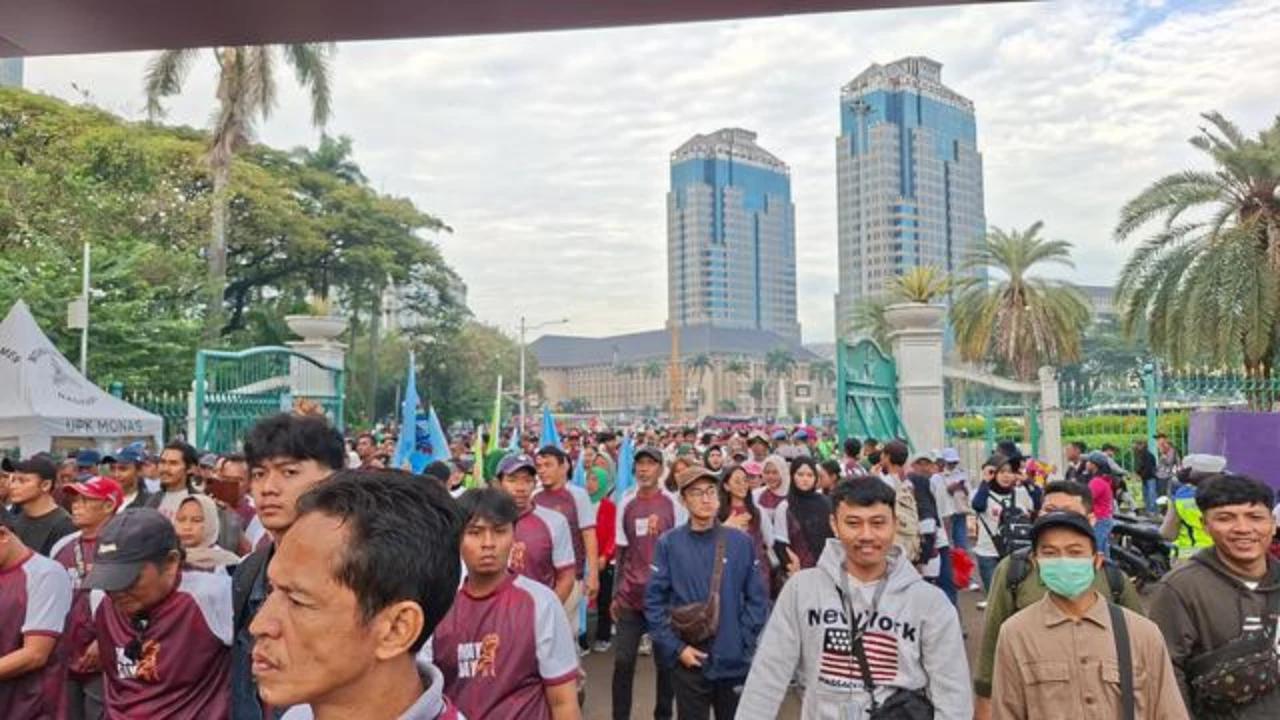 5.000 Buruh Geruduk Gedung DPR, Peringati May Day Fiesta 2026