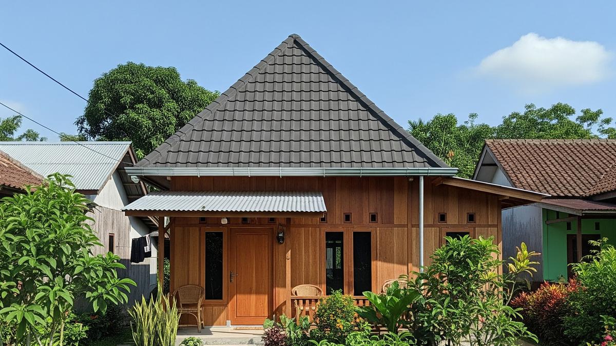 9 Inspirasi Rumah Kampung Modern dengan Halaman Hijau, Adem dan Estetis