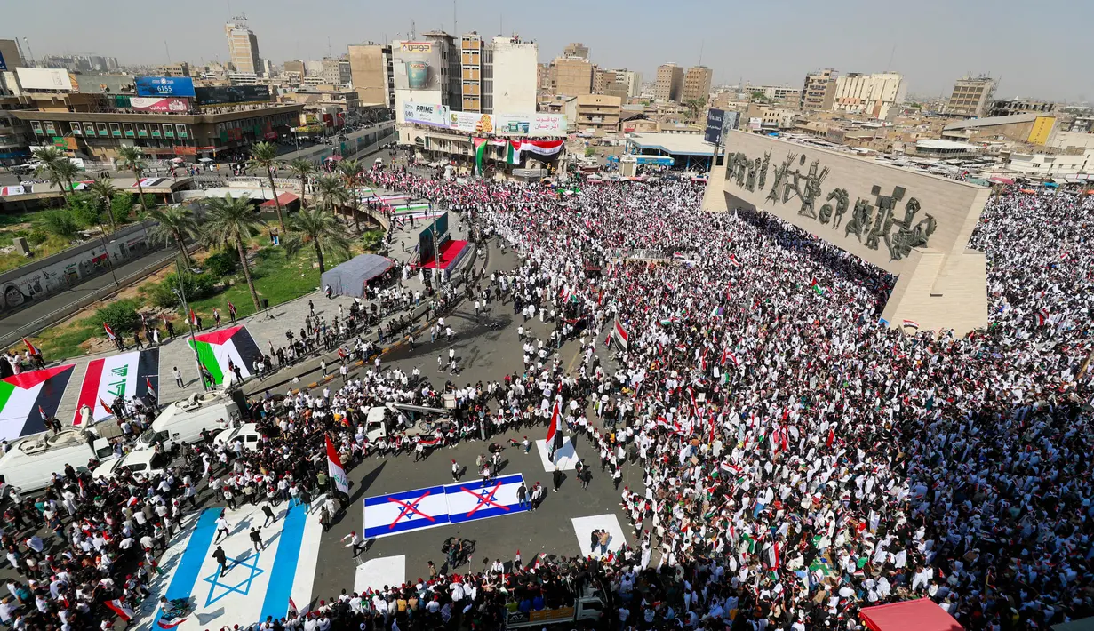 Pasukan Israel mengatakan, 1.300 orang, sebagian besar warga sipil, tewas dalam serangan gencar tersebut – yang terburuk dalam sejarah negara tersebut. (Ahmad Al-rubaye/AFP)