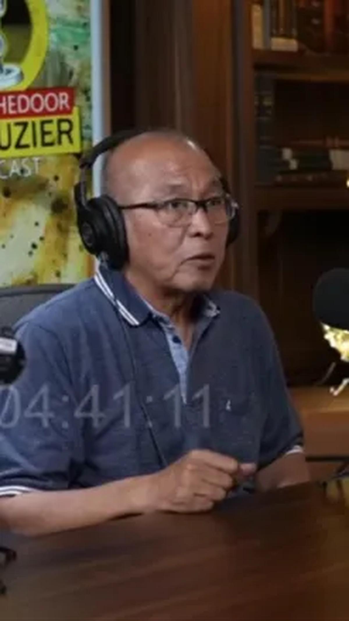 "(bapak) diseret kakinya kayak binatang. Kita (anak-anak) sempet ngejar bapak keluar, lalu satu orang Cakrabirawa bilang siapa yang berani keluar saya tembak begitu ke kita," kenang Untung. <br>