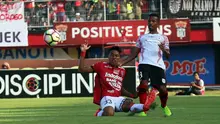 Bali United menelan kekalahan 1-2 dari Persipura Jayapura pada pekan kedua Liga 1 2017, Minggu (23/4/2017) di Stadion I Wayan Dipta, Gianyar. (Bola.com/Muhammad Qomarudin)