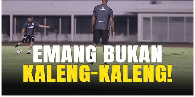 VIDEO: Kelas! Momen Patrick Kluivert, Denny Landzaat, dan Alex Pastoor Unjuk Skill Passing di Lapangan