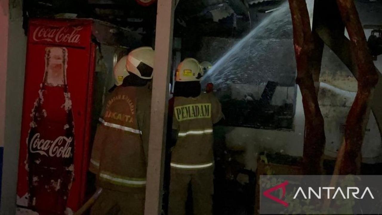 Diduga Korsleting Listrik, Warung dan Pos Polisi di Satpas SIM Cengkareng Terbakar Hebat
