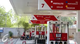 Setelah sempat tertunda peluncurannya, PT Pertamina (Persero) secara mantap akan meluncurkan varian BBM terbaru Pertalite pada 24 Juli 2015 mendatang, Jakarta, Rabu (22/7/2015). (Liputan6.com/Faizal Fanani)