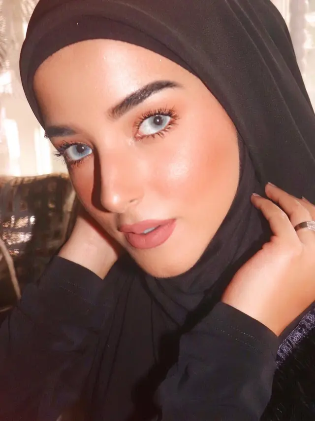 7 Potret Tasya Farasya dengan Balutan Hijab, Cantik Memesona
