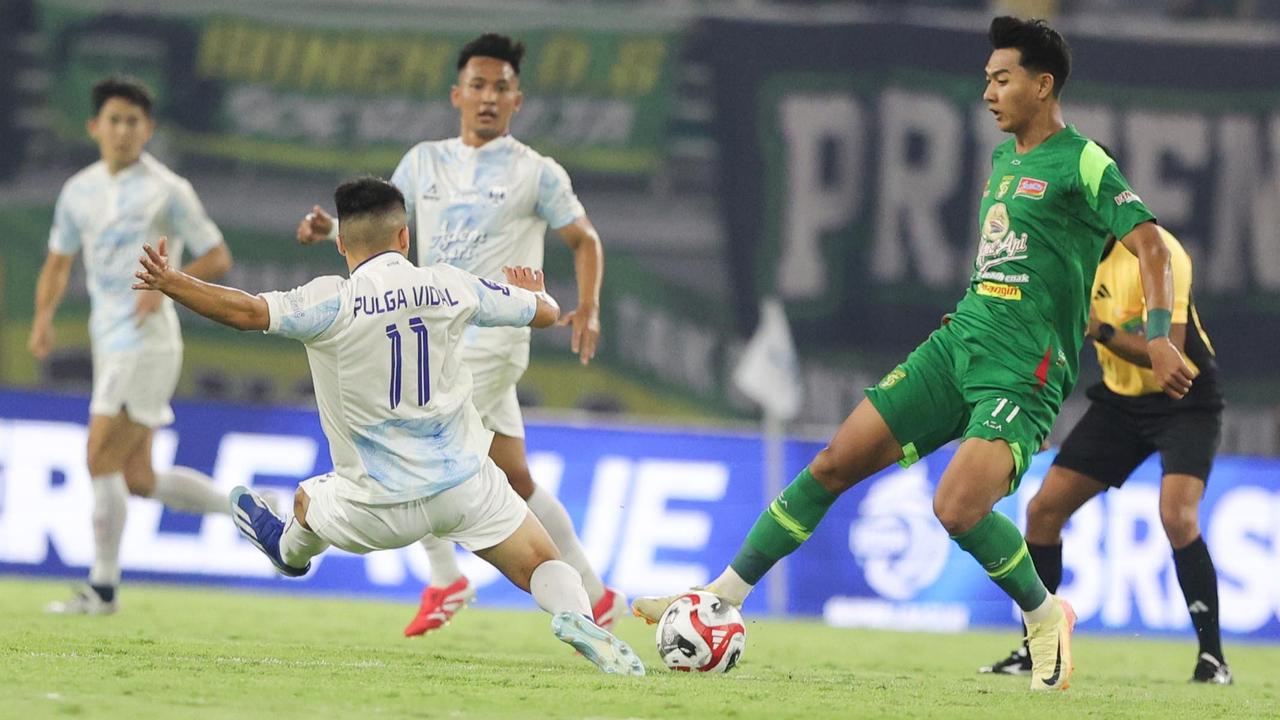 FOTO: Persebaya Tersungkur di Kandang pada Laga Pembuka BRI Super League 2025/2026