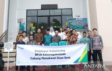 BPJamsostek Manokwari Berbagi Ramadhan: Salurkan Bantuan Ibadah dan Takjil di Masjid Jami’ Merdeka