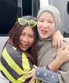 Desta Mahendra dan Nastaha Rizky tetap menjalin hubungan baik meski telah bercerai. Keduanya juga sering kompak bersama demi sang buah hati. Yang terbaru, Desta dan Natasha kompak dampingi Miguel kitan. Dimomen tersebut, Natsha juga bertemu Boiyen. [Youtube/Trio Strong Family]