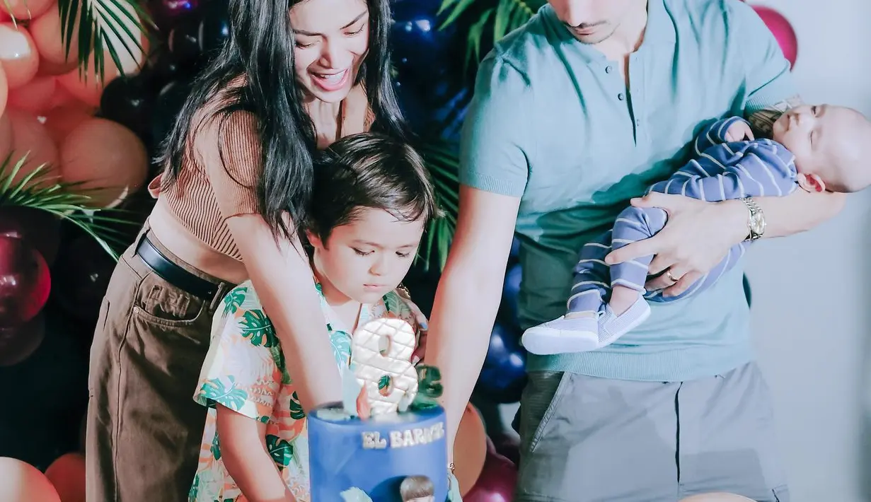 Kompak tak melulu soal model yang sama, namun bisa juga dari pilihan nuansa pilihan warna (IG @inijedar)