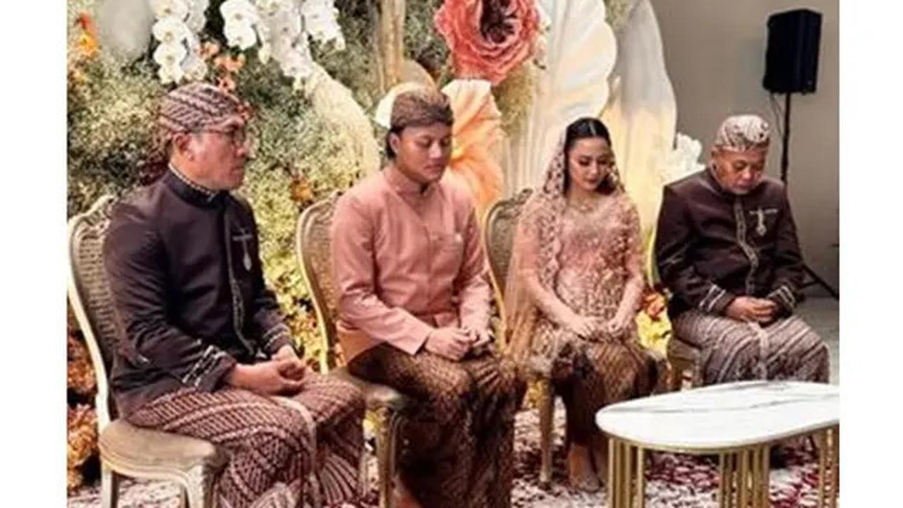 6 Potret Pengajian 7 Bulan Kehamilan Mahalini, Bumil Menawan Pakai Kebaya