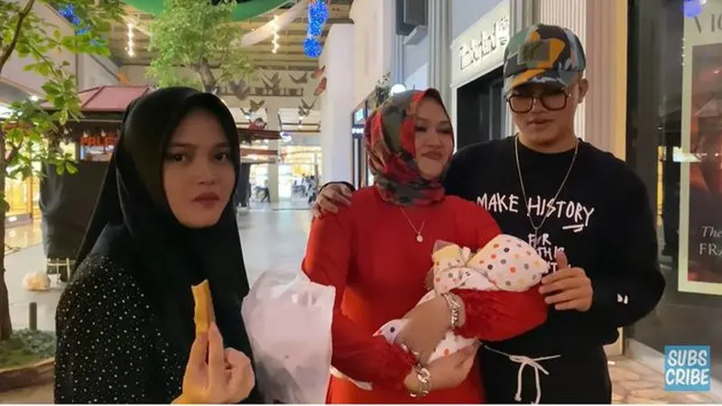 Momen Saat Anak Sule Bertemu Ibunya, Rizky Febian Gendong Bayi Lina