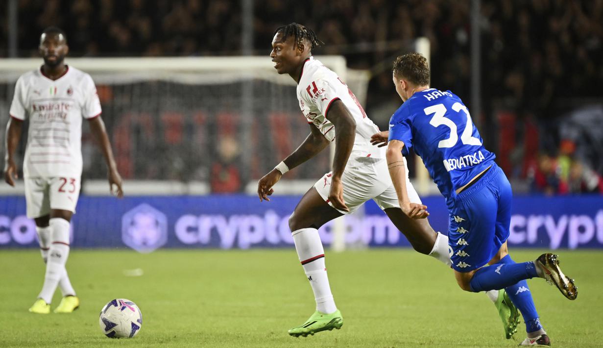 Tiga gol AC Milan disarangkan oleh  Ante Rebic, Fode Ballo-Toure, dan Rafael Leao. Sementara gol tuan rumah dicetak oleh Nedim Bajrami. (Massimo Paolone/LaPresse via AP)