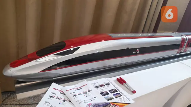 Miniatur Kereta Api Cepat Whoosh