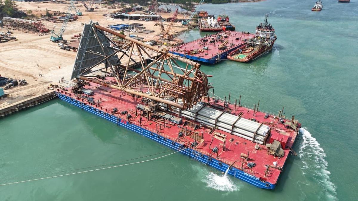 Proyek Manpatu PHE Masuk Tahap Load Out dan Sail Away Jacket