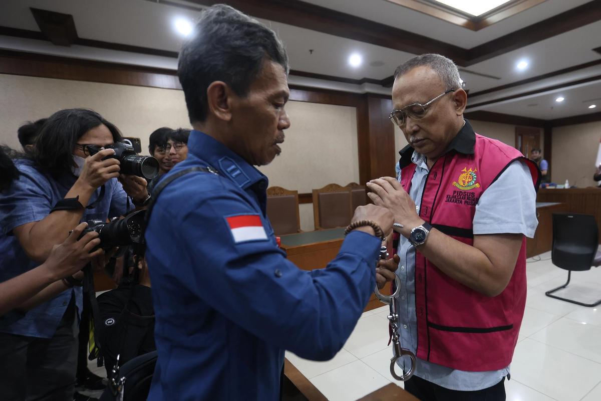 FOTO: Tiga Terdakwa Kasus  Korupsi Minyak Mentah  Dituntut Penjara 8 Tahun hingga 14 Tahun