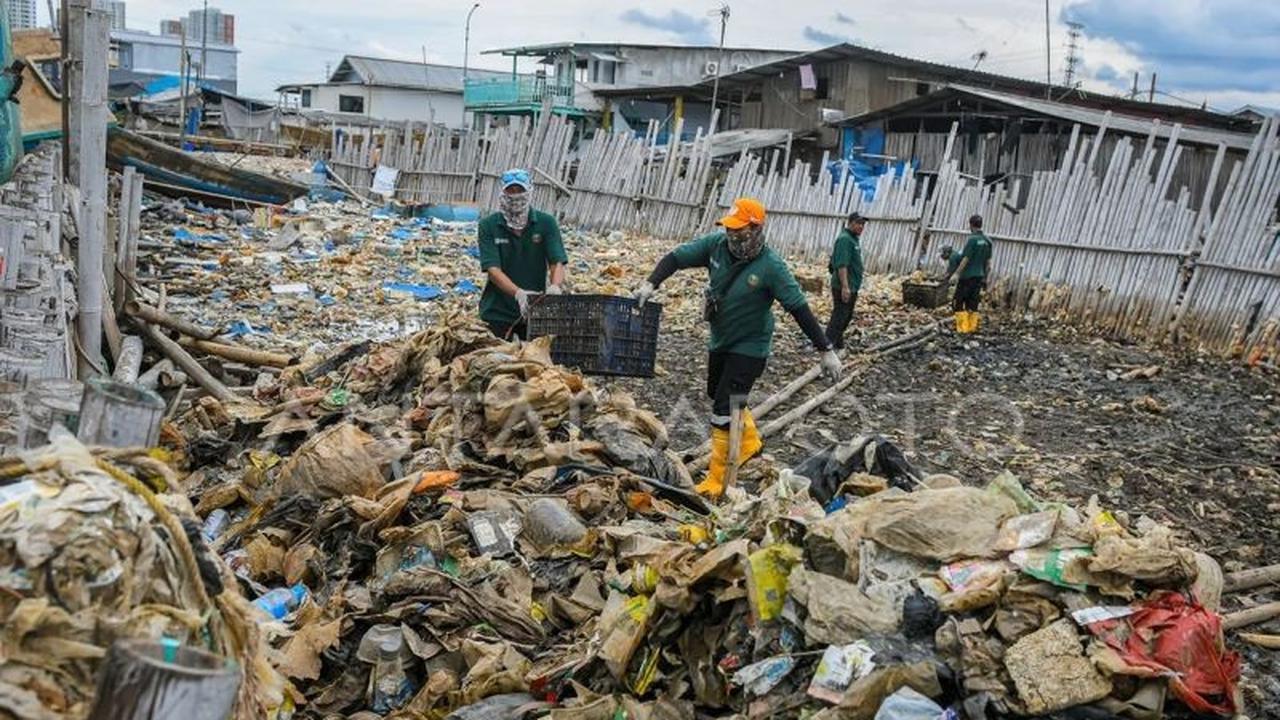 Tantangan Penanganan Sampah Muara Angke: Sampah Hulu Terus Mengalir
