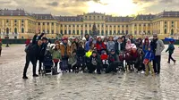 Anang Ashanty sekeluarga saat liburan ke Vienna, Austria (dok. Instagram @ashanty_ash/https://www.instagram.com/p/Br1znoigv3V/Putu Elmira)