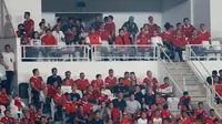 Presiden RI Joko Widodo (kanan) didampingi Ketua Umum PSSI, Erick Thohir dan Menpora Dito Ariotedjo menyaksikan laga putaran pertama Kualifikasi Piala Dunia 2026 Zona Asia antara Timnas Indonesia menghadapi Brunei Darussalam di Stadion Utama Gelora Bung Karno (SUGBK), Kamis (12/10/2023) malam WIB. (Bola.com/M Iqbal Ichsan)