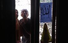 Ladino yakin perabotan rumahnya dibakar jin yang marah