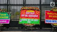 Salah satu karangan bunga bertuliskan "Hentikan RUU Kesehatan". (Liputan6.com/Faizal Fanani)
