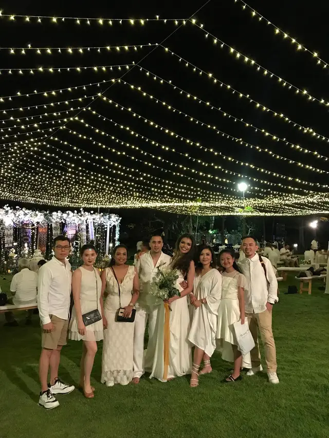 Wedding Goals! Rambu Piras Akhirnya Menggelar Pernikahan Manisnya di Bali