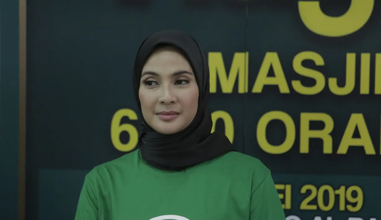 Maudy Koesnaedi saat menghadiri acara buka puasa bersama keluarga si Doel The Movie 2 di Kawasan Lebak Bulus, Jakarta Selatan pada Selasa (14/5/2019). (Kapanlagi.com/Muhammad Akrom Sukarya)