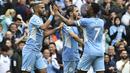 Gelandang Manchester City, Riyad Mahrez (kiri) berselebrasi usai mencetak gol ke gawang Norwich City pada pertandingan pekan kedua Liga Inggris di stadion Etihad di Manchester, Inggris, Sabtu (21/8/2021). Man City menang telak atas Norwich City 5-0. (AP Photo/Rui Vieira)