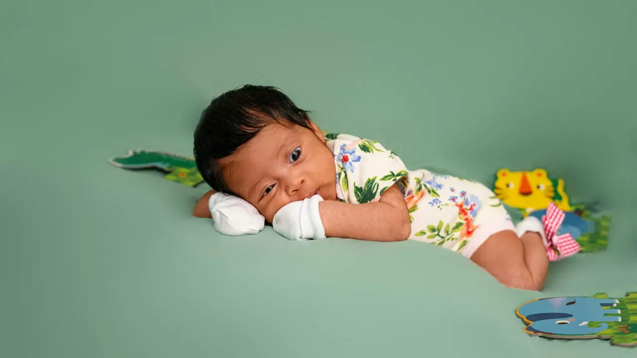 Ilustrasi bayi perempuan