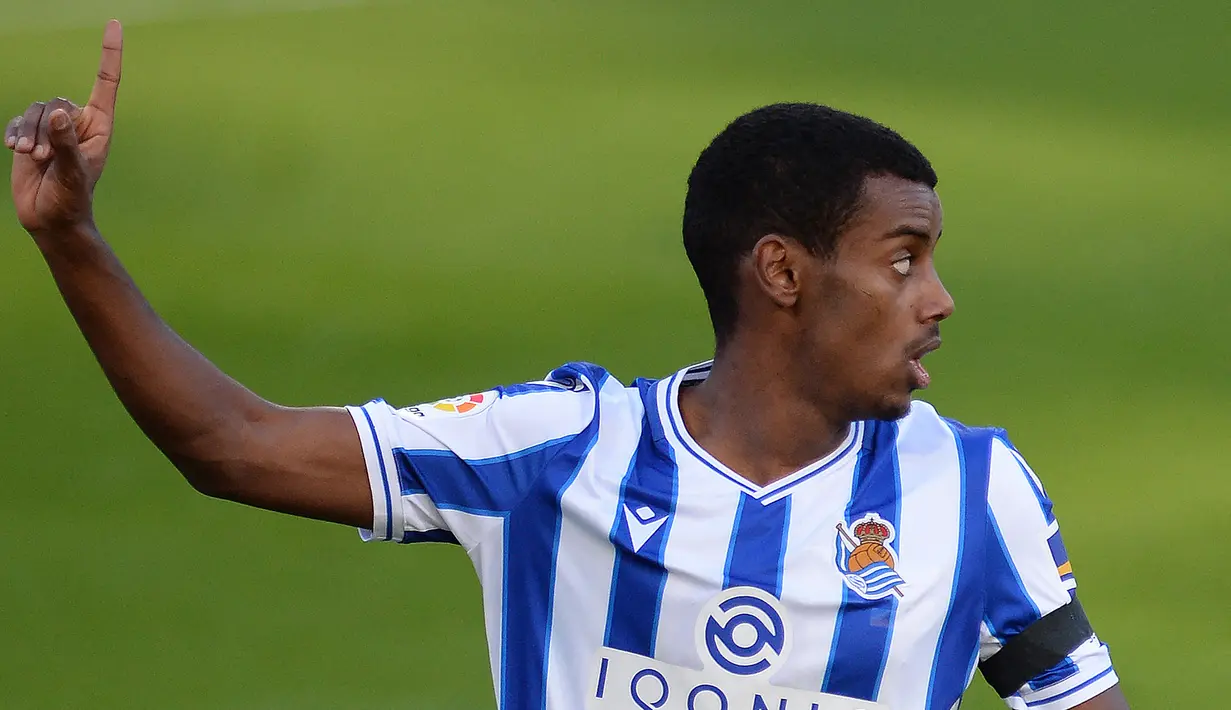 Alexander Isak. Striker Swedia berusia 21 tahun yangh musim ini sukses mencetak 17 gol bersama Real Sociedad diprediksi akan berkembang lebih pesat di musim mendatang. Kemampuan tekniknya mengalami peningkatan dari musim ke musim. (AFP/Cristina Quicler)