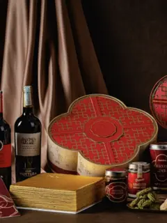 Sudah jadi simbol perawaaan menyambut Imlek, Four Season Jakarta siapkan hadiah menarik.