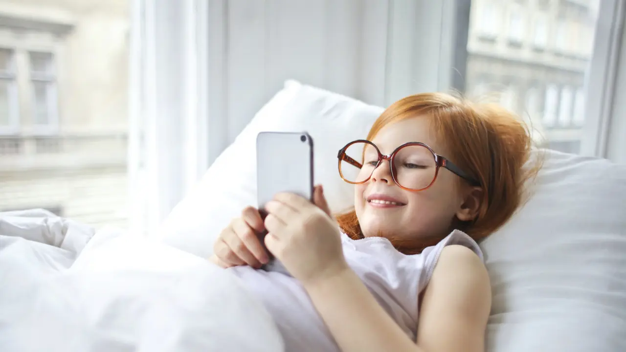 Ilustrasi anak dan smartphone | Andrea Piacquadio dari Pexels