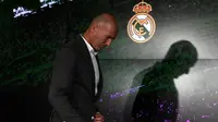 Zinedine Zidane resmi kembali menangani Real Madrid pada Senin (11/3/2019). Zidane sepakat menandatangani kontrak sampai 30 Juni 2022. (AFP/PIERRE-PHILIPPE MARCOU)