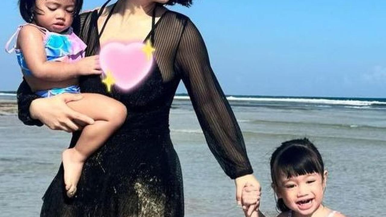 Dengan proporsi badan yang ideal, Felicya Angelista yang selalu tampil fashionable tampak cocok mengenakan berbagai model baju.<br>