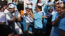 Menteri Kelautan dan Perikanan Susi Pudjiastuti berjoget baby shark dance saat meresmikan 'Pandu Laut Nusantara' sebagai wadah bersama untuk para pemerhati laut di CFD kawasan Bundaran HI, Jakarta, Minggu (15/7). (Liputan6.com/Arya Manggala)