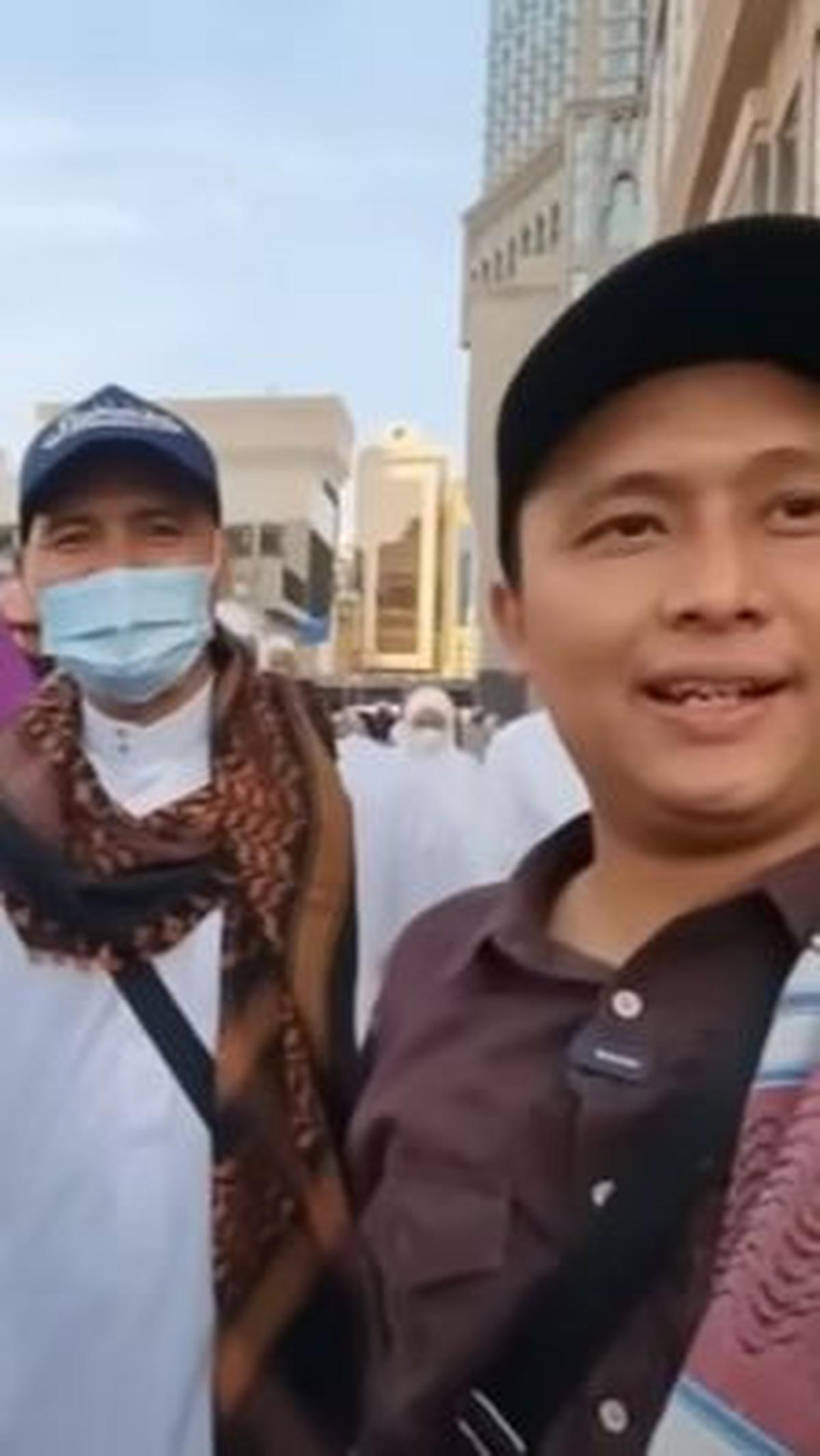 Bermalam di Muzdalifah pakai Alas Kardus<br>