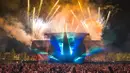 Lighting penampilan Avicii di main stage pada sabtu lalu (via digital.co.uk)