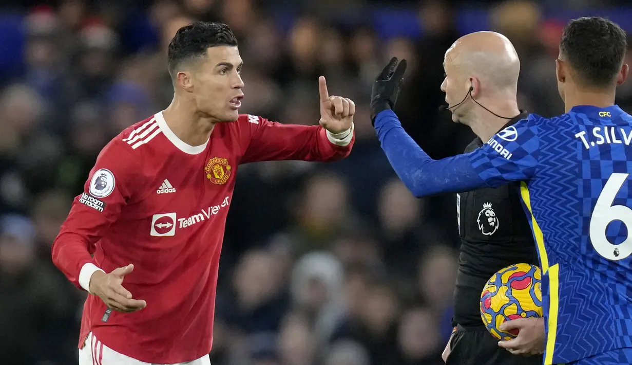<p>Pada menit ke-64 Jadon Sancho justru ditarik keluar dan digantikan Cristiano Ronaldo. (AP/Kirsty Wigglesworth)</p>