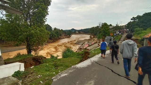 Banjir dan longsor terjadi di kawasan Lebak, Banten.