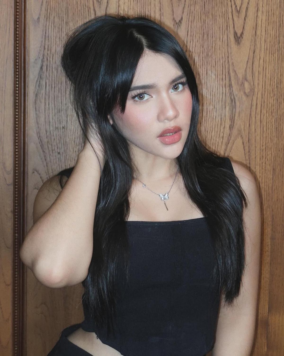 Potret Terbaru Davina Karamoy, Ekspresi dan Pose-Posenya Masih Beraura Maut
