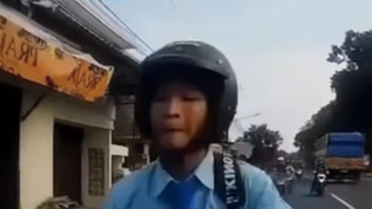 Siswa ini Kejar Mobil yang Ditabraknya, Ternyata Lakukan ini Bikin Warganet Respek Banget!