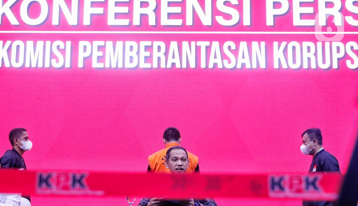 Meski begitu, KPK telah mencegah kedua tersangka ini untuk bepergian ke luar negeri selama enam bulan. (Liputan6.com/Angga Yuniar)