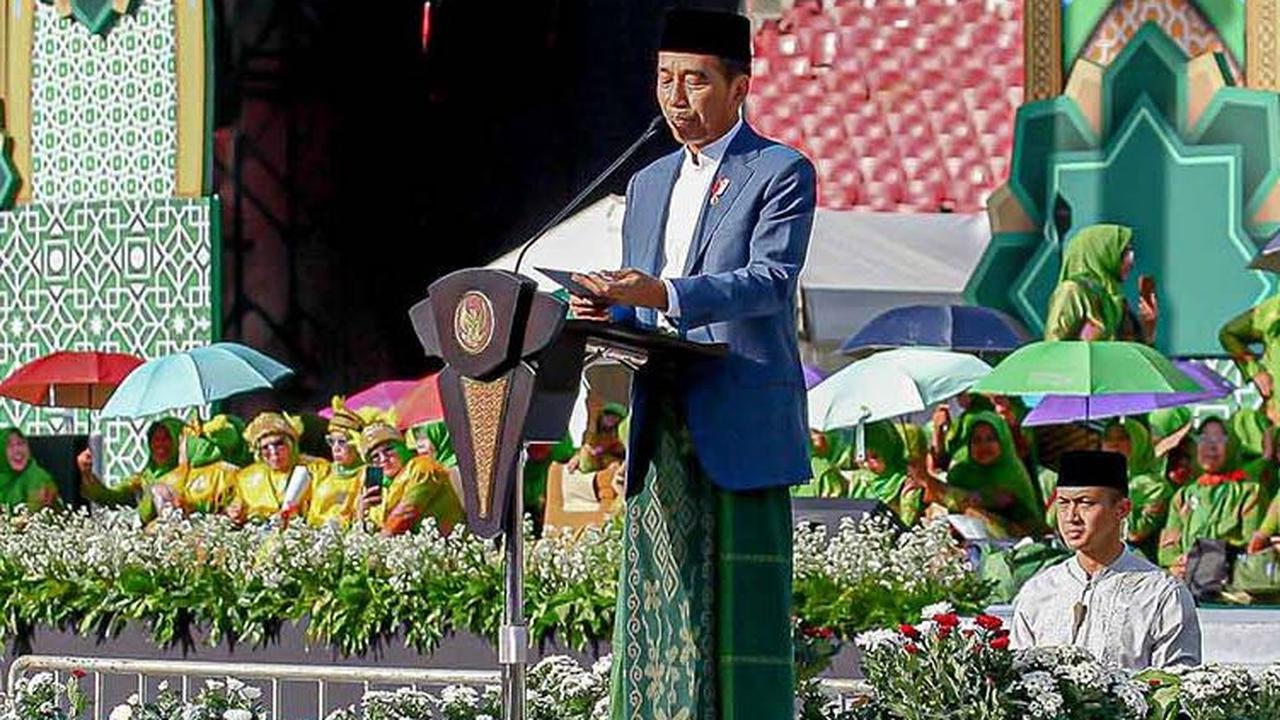 "Jangan mau kita diadu domba oleh seperti itu, jangan mau kita dibentur-benturkan oleh seperti itu, jangan mau kita dipecah belah seperti itu," kata Jokowi dalam pidatonya di acara tersebut, Sabtu (20/1).<br>