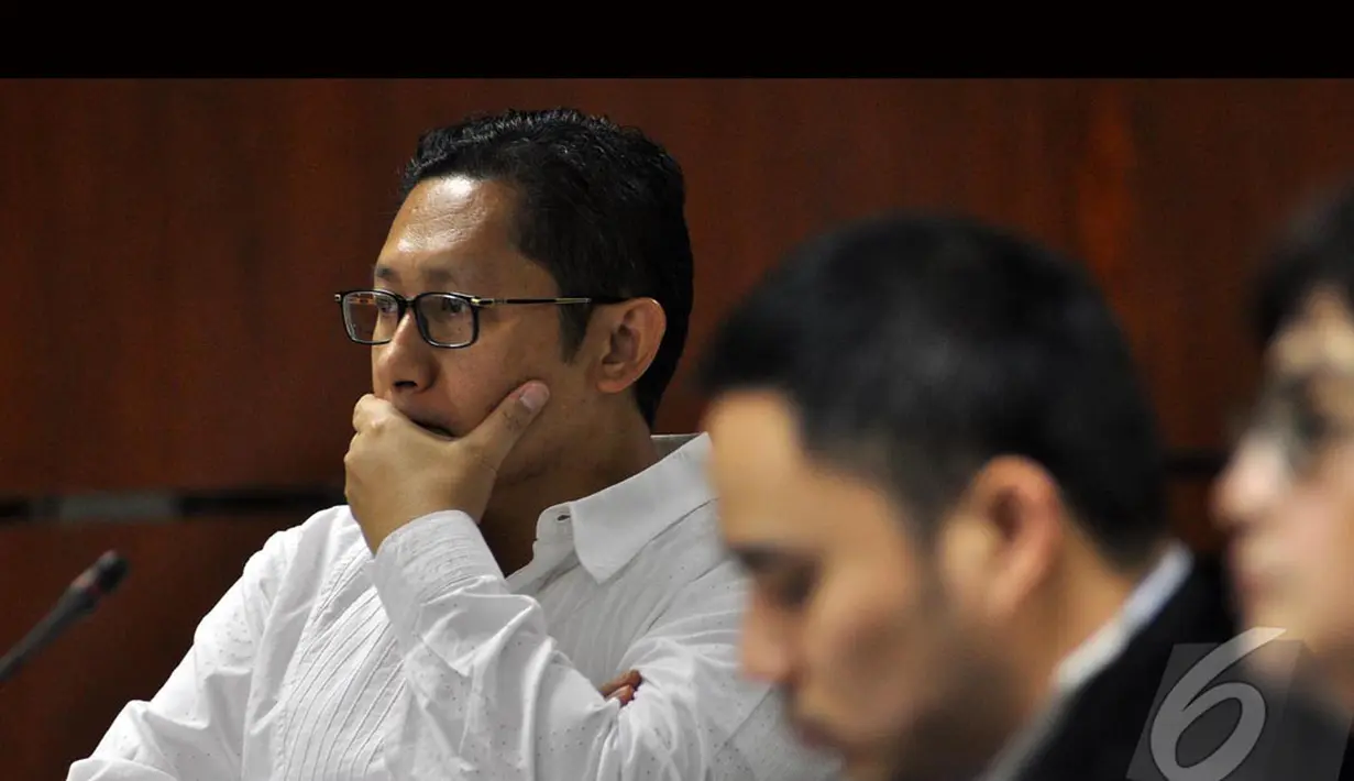 Anas memperhatikan keterangan yang diberikan oleh para saksi di Pengadilan Tipikor, Jakarta, Kamis (14/8/2014) (Liputan6.com/Miftahul Hayat)