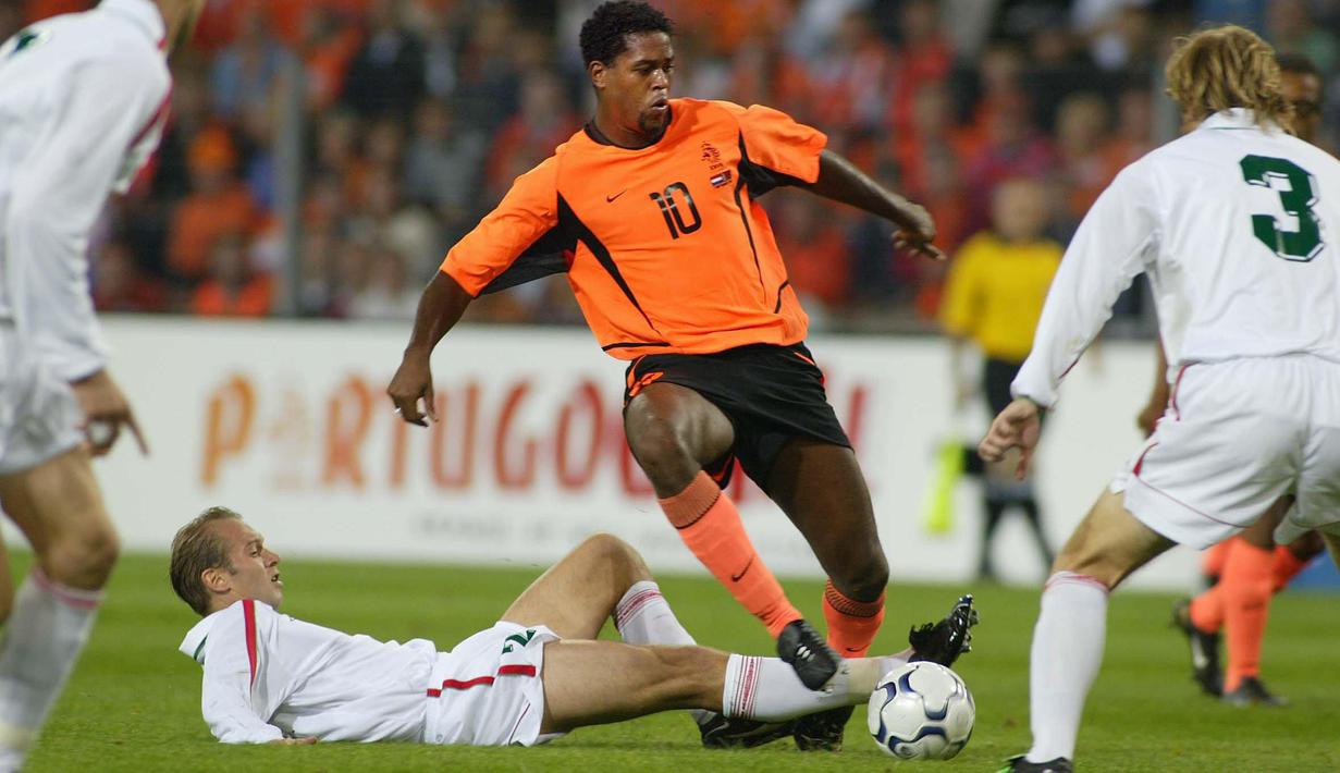 4. Patrick Kluivert mencetak 6 gol dalam 9 partai di Piala Eropa 1996, 2000, dan 2004. (AFP/ANP/Ed Oudenaarden)