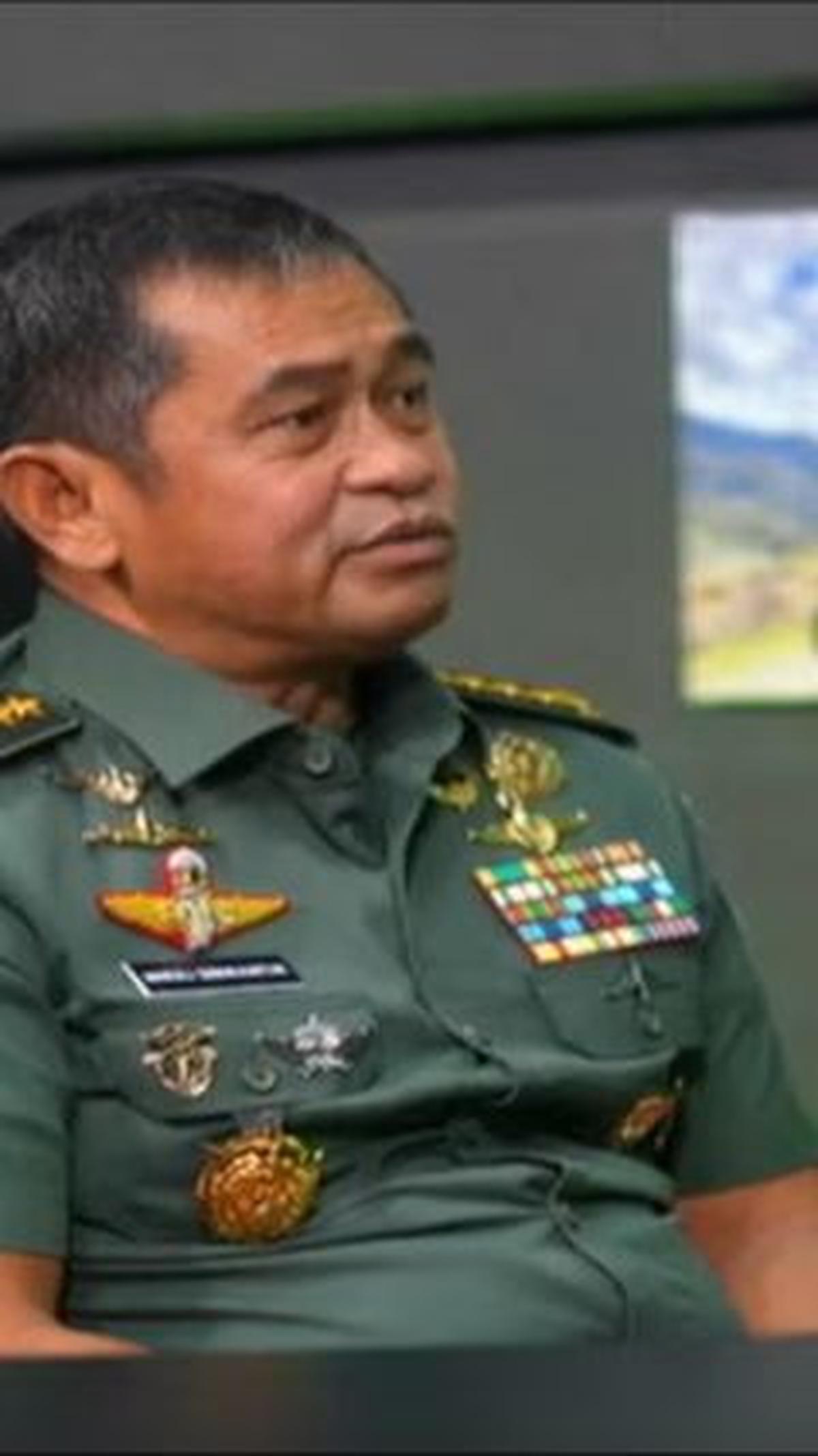 "Dulu tahunya tentara saja. Akhirnya Akmil, padahal saya sudah termasuk yang lahir di Bandung, di kota ya," kata Maruli.<br>