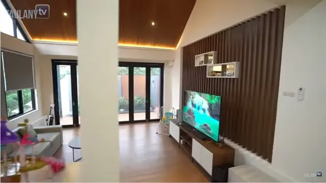 7 Potret Rumah Mewah Surya Insomnia yang Punya Teknologi Canggih