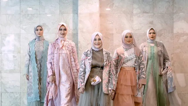 Debut Batik dalam Nuansa Glamor Karya Leny Rafael di ISEF 2022