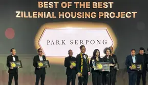 Founder Lippo Group Mochtar Riady dan Tokoh Senior Properti James Riady memperoleh The Legacy Golden Property Awards sebagai bentuk penghormatan terhadap para pionir industri properti Indonesia. (Dok Lippo)