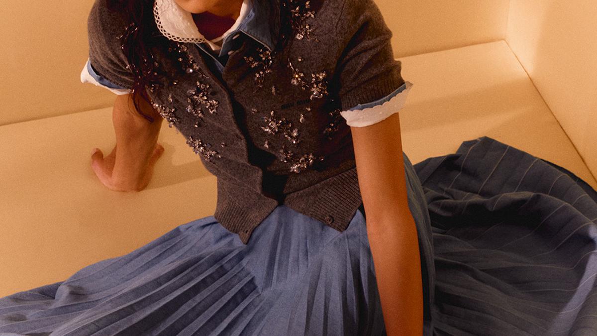 Feminitas Modern di Koleksi Terbaru dari Miu Miu, Bikin Tampil Fashionable Selama Bulan Ramadan hingga Lebaran